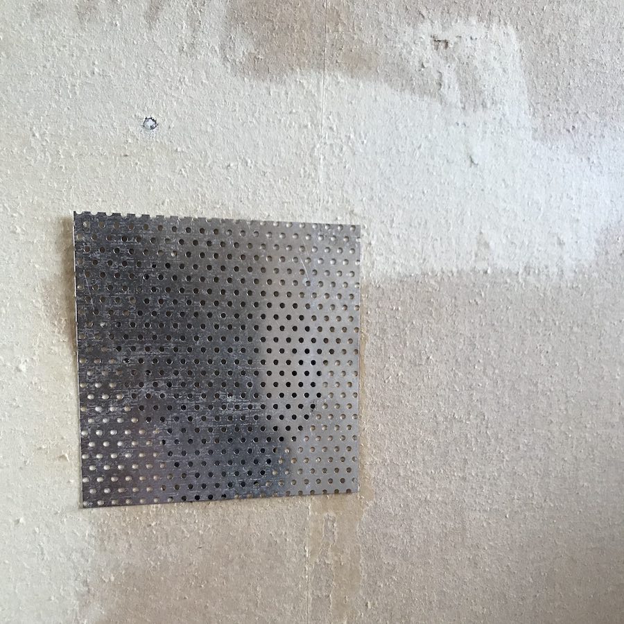 リペアプレート 壁紙に穴 修理方法 自分でできる 簡単DIY