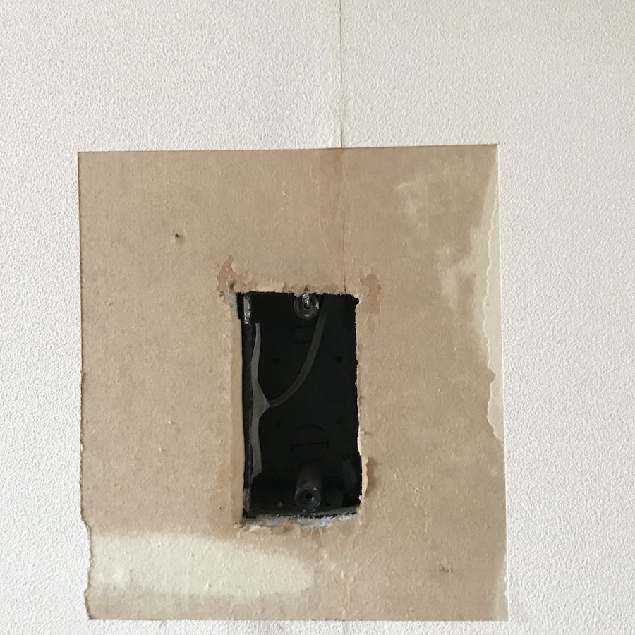 壁に空いた穴 修復 自分でできる 簡単DIY